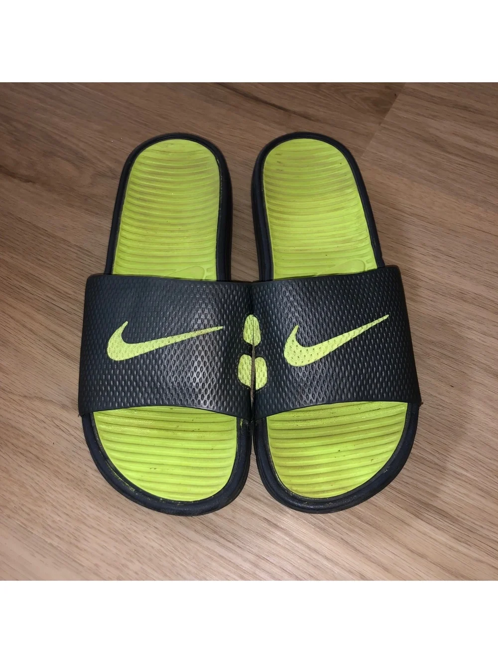 NIKE BENASSI SOLARSOFT ELITE VOLT NEON GREEN GRAY SLIDES SANDALS MENS SIZE 9